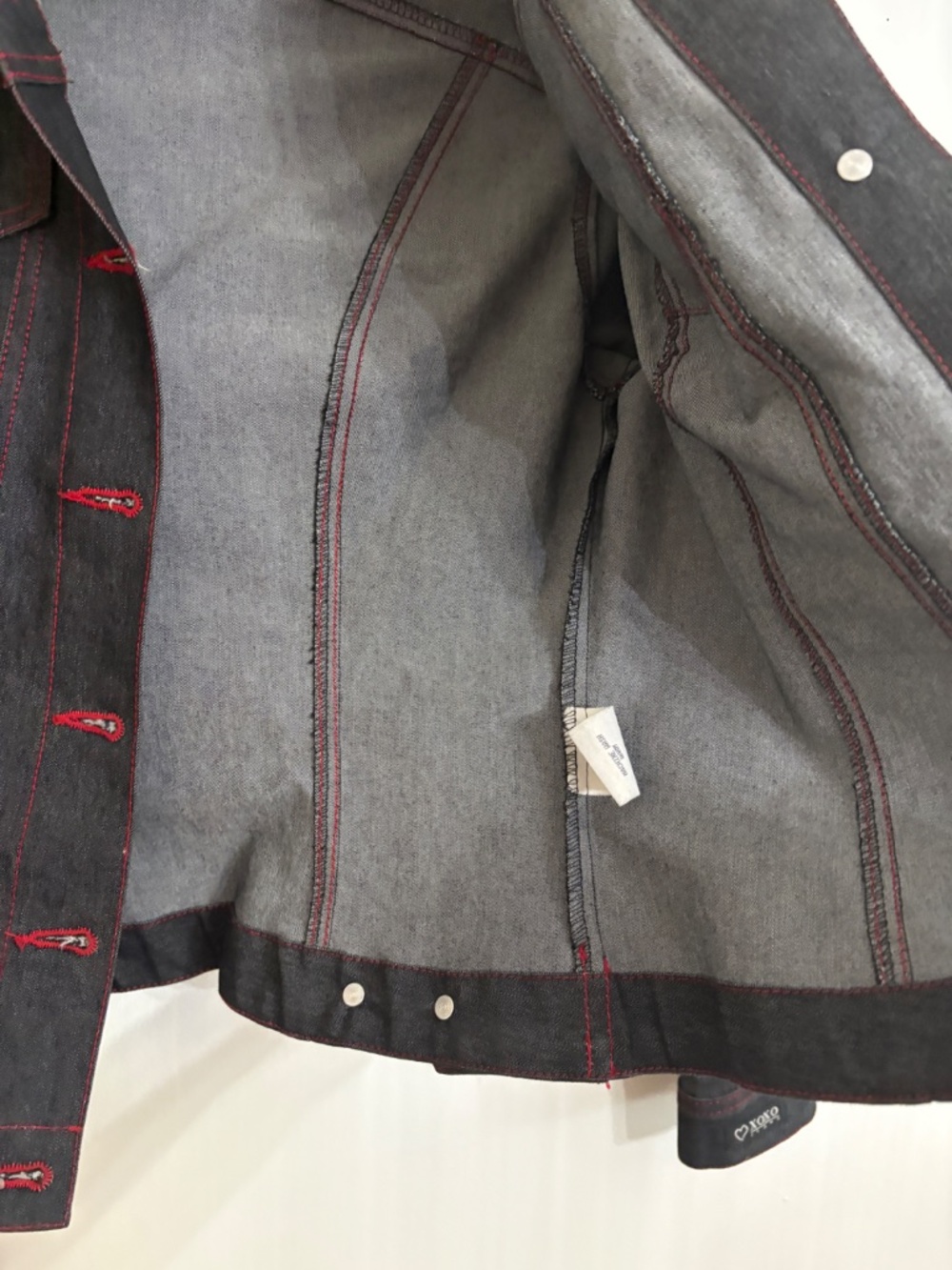 VINTAGE 1990s X0X0 JEANS Dark Blue with Red thread detail Denim Jacket - Size S - Picture 13 of 14
